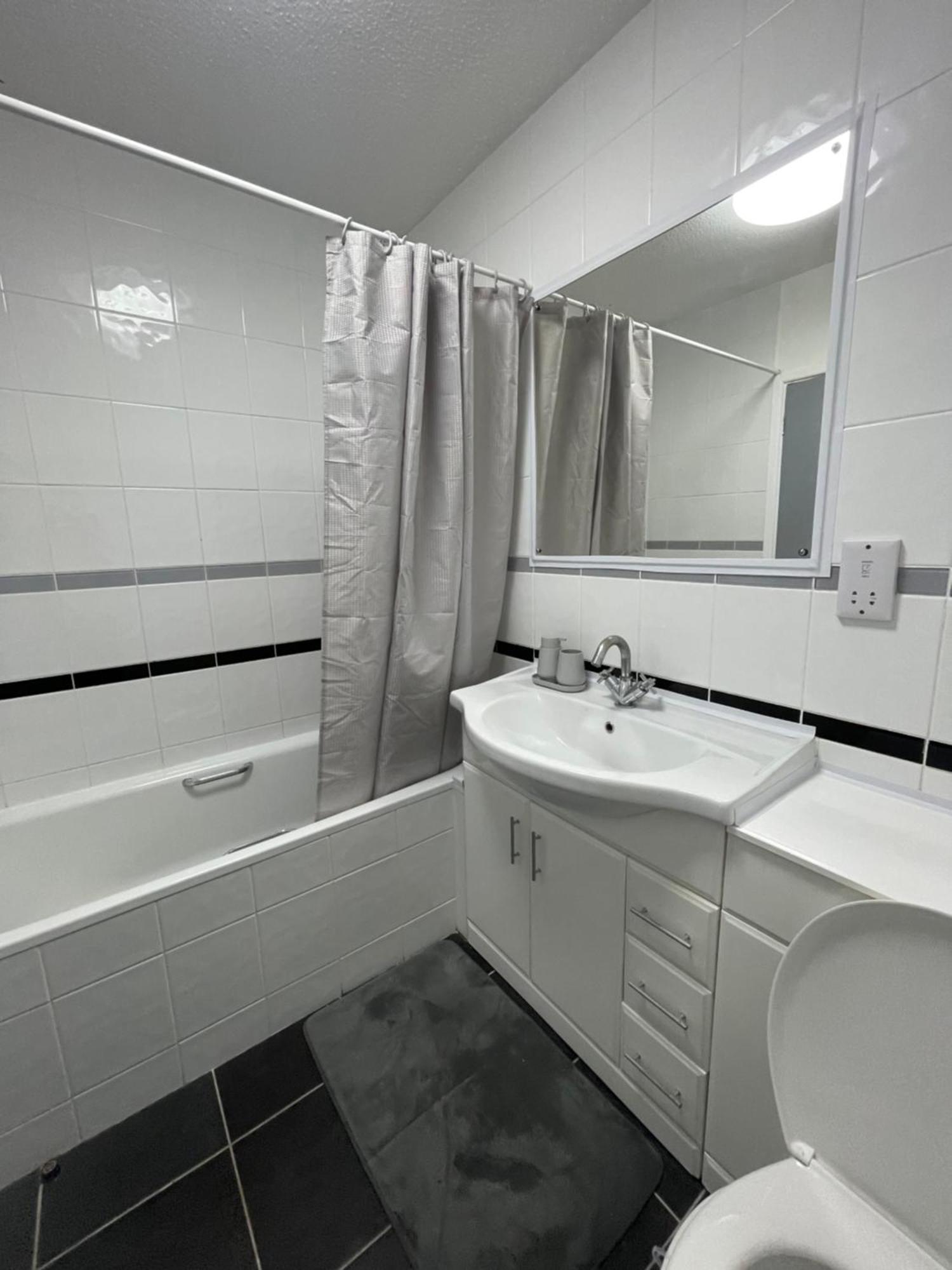 Cardiff Bay Apartment With Parking Εξωτερικό φωτογραφία